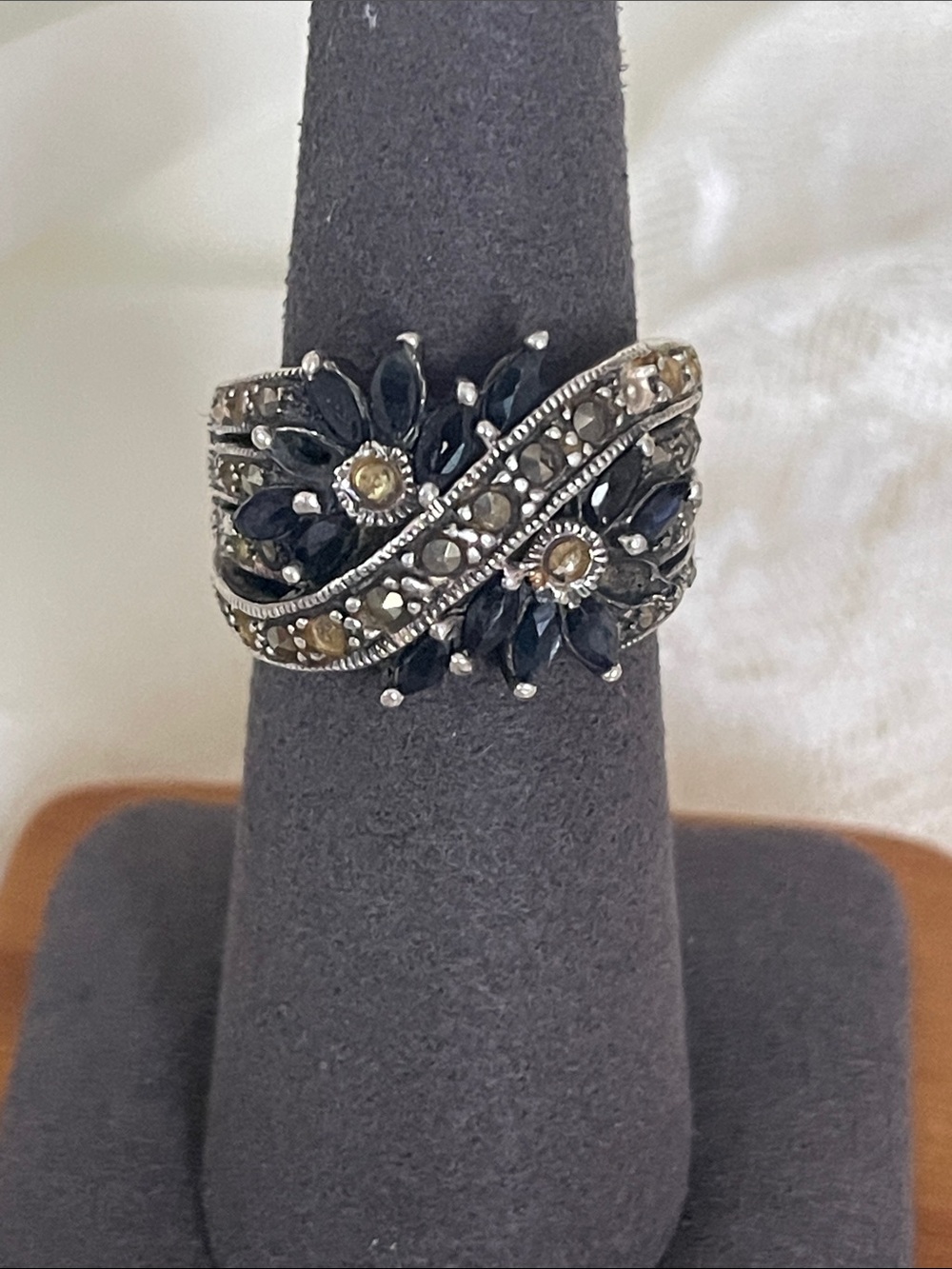 Vintage 925 Silver Black Marquise Floral Band Ring with Accented Stones